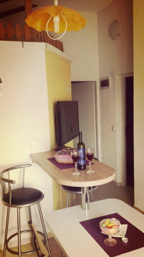 Apartmani Mersol Nin Eksteriør billede